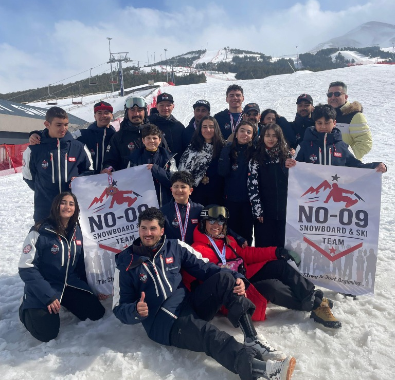 NO 09 SNOWCLUB Eğitmenleri